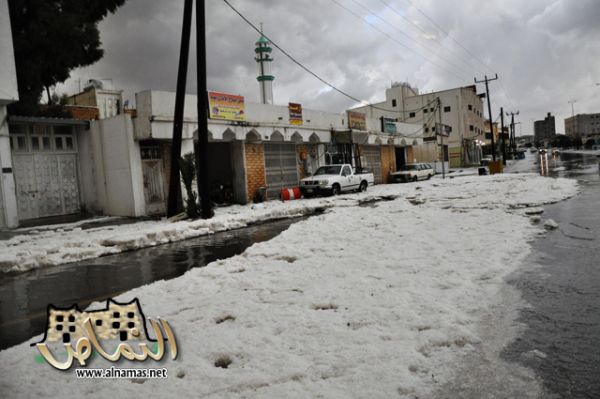 الحق ...صور....أمطار وبرد النماص يوم الاثنين 20/4/1431هـ  تصويرة الشبا - جناح الطير - النماص