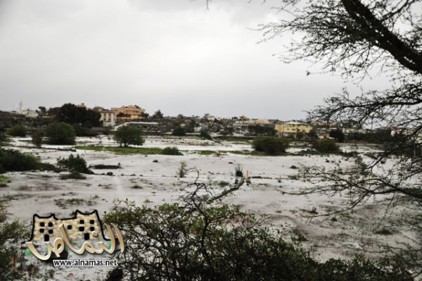 الحق ...صور....أمطار وبرد النماص يوم الاثنين 20/4/1431هـ  تصويرة الشبا - جناح الطير - النماص