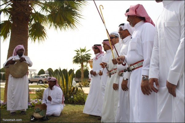 صورمن إحتفال بعض أبناء قبيلة بني شهر في مدينة الرياض بمناسبة عودة الملك حفظه الله وبث عبر قناة MBC   (تصوير عبدالله غرمان)