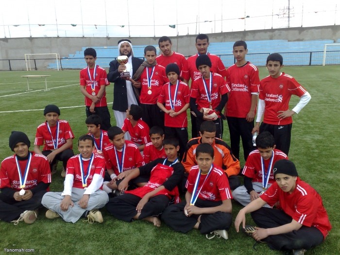 متوسطة الملك فيصل تحقق المركز الثاني في بطولة موبايلي لكرة القدم