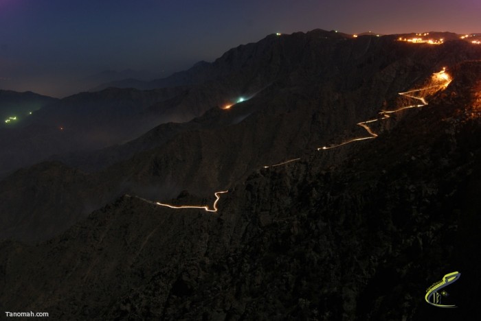  صورة ليلية لعقبة سنان بمحافظة النماص من تصوير الأستاذ فراج القشيري أحد منسوبي إدارة التربية و التعليم بمحافظة النماص (فهد الشهري)