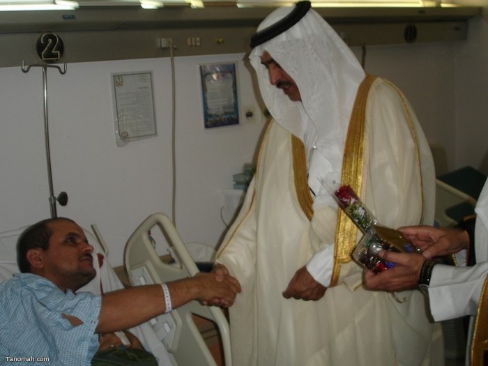  معايدة محافظ النماص الأستاذ حمود النايف للمنومين في مستشفى النماص العام (عدسة محمد عامر)