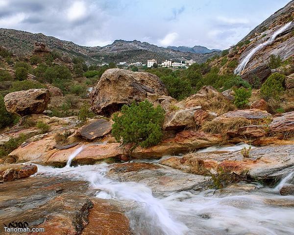 قرية آل جبران شمال محافظة تنومة ومياه الأمطار تتدفق نحو أوديتها - عوض بن حسان