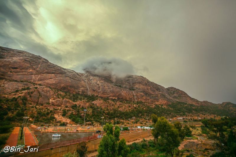 جبل عكران في #تنومة متلحفاً بالغيم..عدسة بن جاري