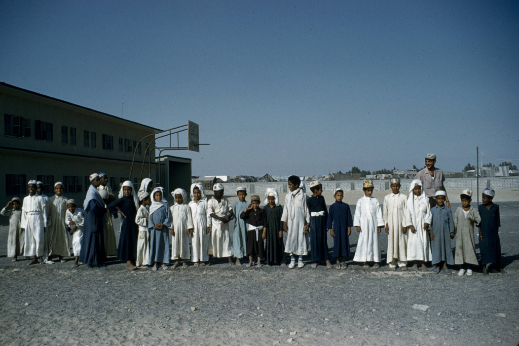 مجموعة طلاب من مدارس الثقبة في الخبر ١٣٩٠/1970