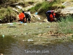 رئيس بلدية تنومة يوجه فريق عمل  لتنظيف شلالات الدهناء ورشها بالمبيدات