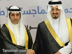 علي البكري يتسلم شهادة الماجستير من يد سمو أمير عسير