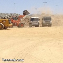 البدء في تسوية ساحة الكلية من قبل بلدية تنومة