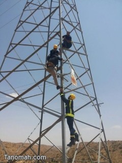 إنقاذ فنيي كهرباء علقوا في "برج" شمال النماص 