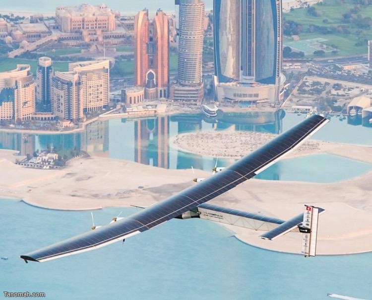 اقلاع أول طائرة تعمل بالطاقة الشمسية من أبو ظبي