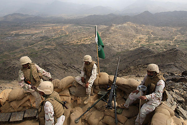 القوات البرية ترد على هجوم للحوثيين وتلحق بهم خسائر فادحة فيما استشهد ثلاثة من جنودنا البواسل
