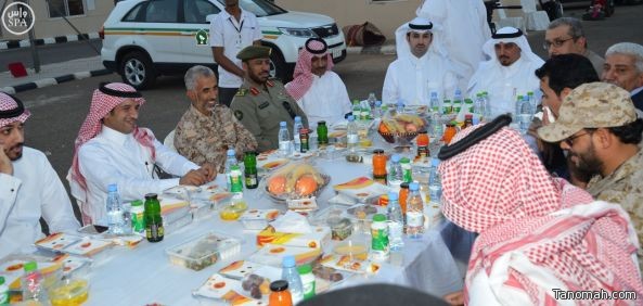 مائدة إفطار لليمنيين بحضور محافظ شرور إبراهيم الشهري