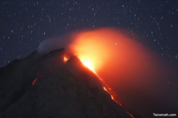 ثوران بركان جبل سينابونغ بإندونيسيا