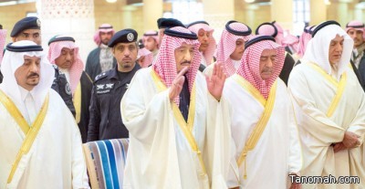 خادم الحرمين يؤدي صلاة الميت على الأمير سعود الفيصل