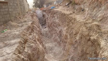 «الصرف الصحي» يغلق طريقاً حيوياً لأكثر من عام في تنومة