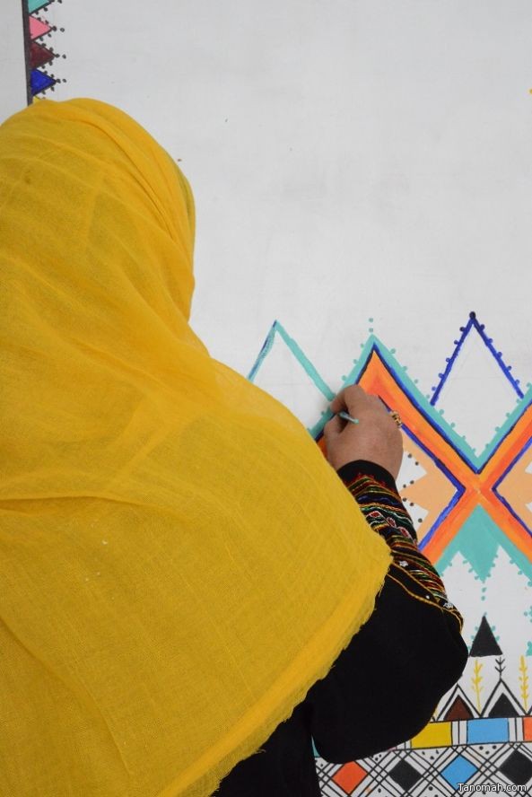 ١٢ يوما تفصل فنانات نساء عسير عن إنجاز جدارية الأمم المتحدة