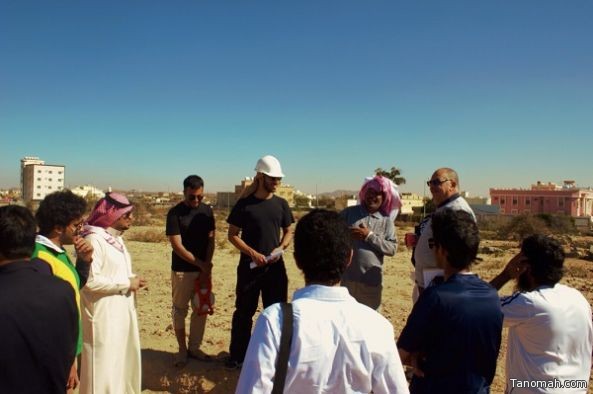 طلاب جامعة الملك خالد يشاركون في أعمال موقع جرش الأثري