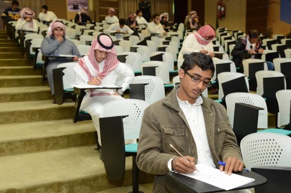 أكثر من ٦٥ ألف طالب وطالبه يؤدون الاختبارات بجامعة الملك خالد