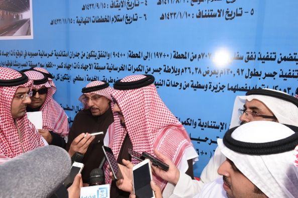 سمو أمير منطقة عسير يتفقد عدد من المشروعات التنموية في مدينة أبها الحضرية