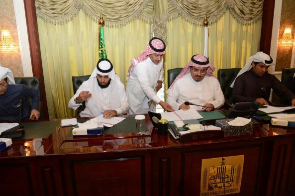توقيع عقد صيانة فرع جامعة الملك خالد بـ #تنومة