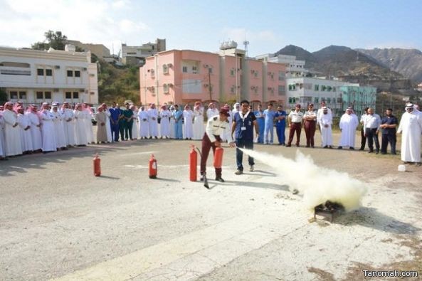 برنامجا تدريبيا للتعامل مع وسائل السلامة بمستشفى رجال المع