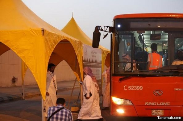 "كتاب الرياض" يرعى حق الجار.. حافلات ترددية مجانية تخفف اكتظاظ السيارات