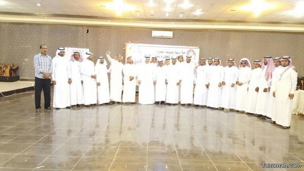 القطاع الصحي بمحافظة بارق يكرمون نائب مدير القطاع الصحي عامر العامري