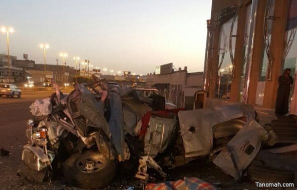 ثلاث وفيات واصابة حرجه بحادث مروري على طريق ابها خميس مشيط