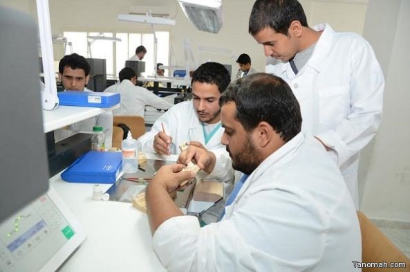 جامعة الملك خالد تشغل عيادات طب الأسنان خلال الصيف