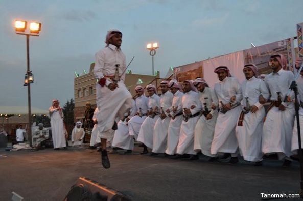 أمين عسير يفتتح فعاليات المحور التهامي بالقرية  التراثية