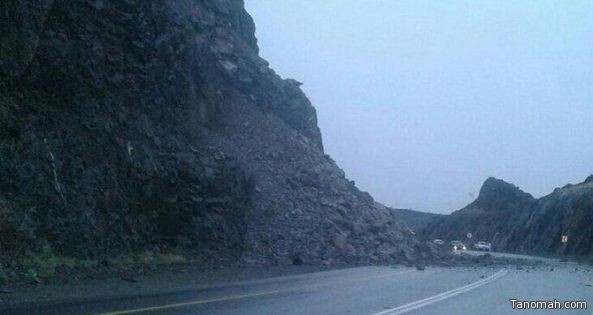 الإنهيارات الصخرية تغلق طريق #محايل #البرك
