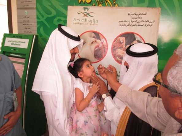 محافظ #المجاردة يدشن حملة التطعيم ضد #شلل_الأطفال