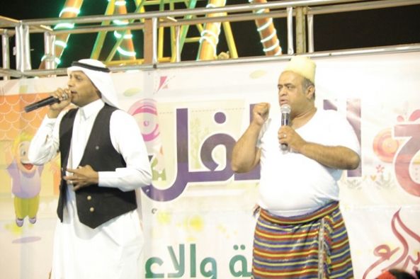 فرقة (#همي_همك) تجذب زوار #مهرجان_بارق_الشتوي وتعدهم بمفاجأة