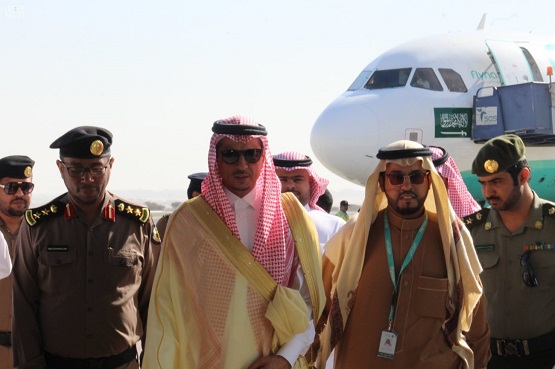 محافظ بيشة يدشن خط سير طيران "ناس" الجديد بين الرياض وبيشة