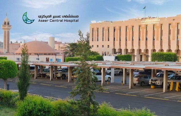 مصاب يمني من قوات الشرعية يستعيد بصره في مستشفى عسير المركزي