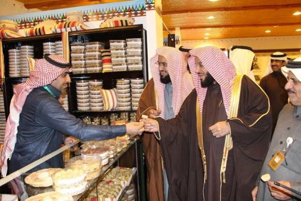 الشيخ عائض القرني: ما شاهدته في قرية عسير بالجنادرية " مشرف " وبر أبها رائدة في العمل الخيري