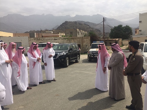 رئيس مركز ثلوث المنظر و رئيس بلدية بارق يقفان على أحتياجات قرى وادي بقرة و سد عامر.