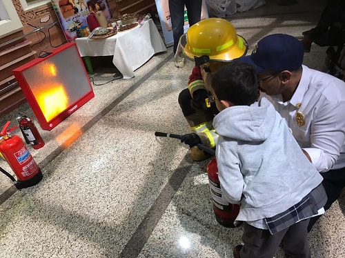 مكافحة الحرائق تشعل النار  والأطفال المعوقين يطفئونها