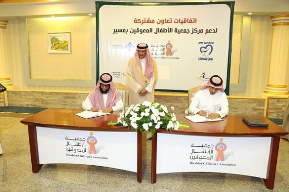 الأمير سلطان بن سلمان يزور مركز الأطفال المعوقين بعسير ويرعى توقيع اتفاقيات تعاون ودعم