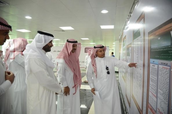 مدير جامعة المملك خالد يرعى اللقاء البحثي الطلابي