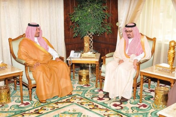 الأمير منصور بن مقرن يستقبل وفداً من أعضاء مجلس الشورى