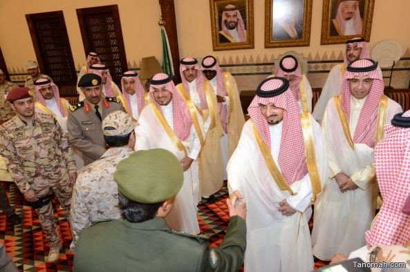 أمير عسير ونائبه يتقدمان جموع المصلين لصلاة عيد الفطر أمير عسير ونائبه يتقدمان جموع المصلين لصلاة عيد الفطر