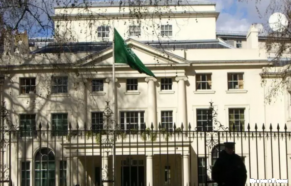 سفارة المملكة في لندن تحذر المواطنين من حمل مقتنيات ثمينة أو مبالغ كبيرة أثناء التنزه