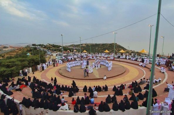 زوار #النماص يستمتعون بالألوان الشعبية في أجواء منتزه "آل وليد"