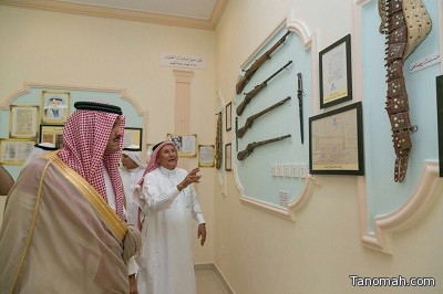 سلطان بن سلمان يزور مركز آل زلفة الثقافي والحضاري