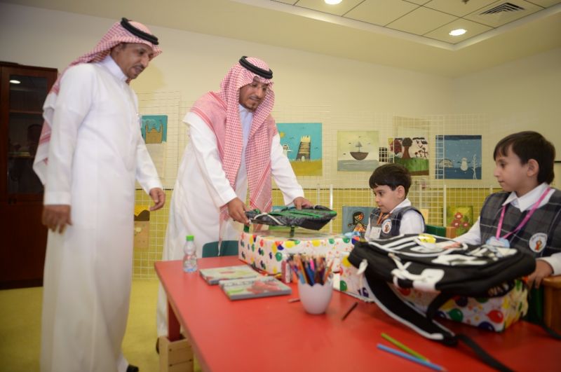 نائب أمير عسير يزور جمعية الأطفال المعوقين بالمنطقة