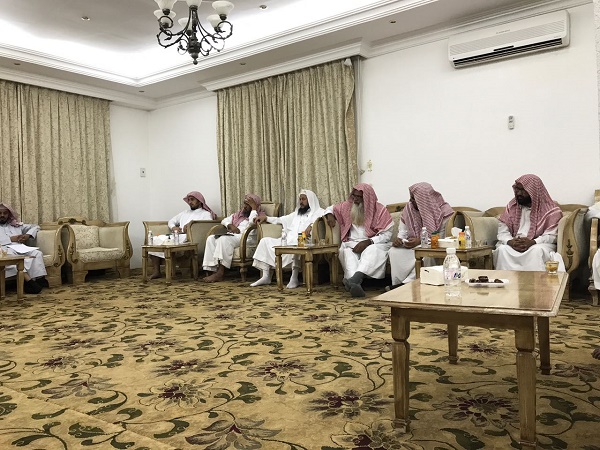 جمعية تحفيظ القرآن بالباحة تعقد اجتماعاً مع معلمي الحلقات