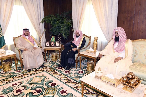 نائب أمير عسير يُشيد بأعمال هيئة الأمر بالمعروف والنهي عن المنكر نائب أمير عسير يُشيد بأعمال هيئة الأمر بالمعروف والنهي عن المنكر