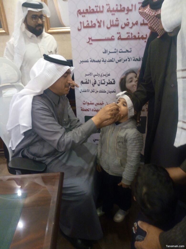 محافظ #تنومة يدشن حملة التطعيم ضد شلل الأطفال
