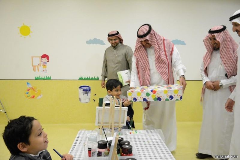 ​​ مدير جامعة الملك خالد يزور جمعية الأطفال المعوقين بأبها